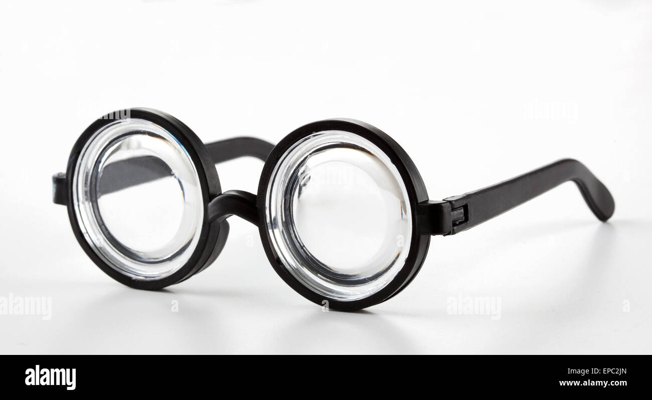 Rotondo nero occhiali bottiglia isolato su sfondo bianco Foto Stock
