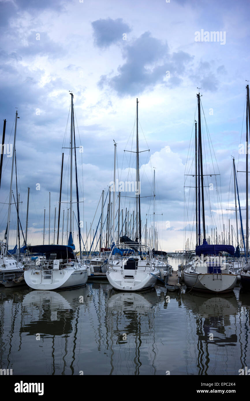 Irriconoscibile yacht in un porto remoto - Alaska Foto Stock