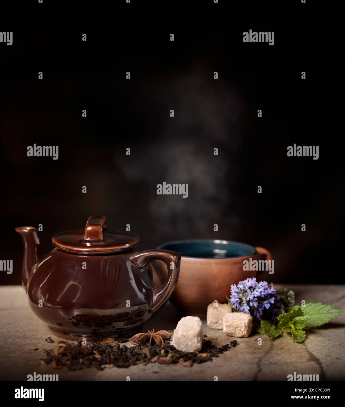 Teiera e tazza di tè Foto Stock