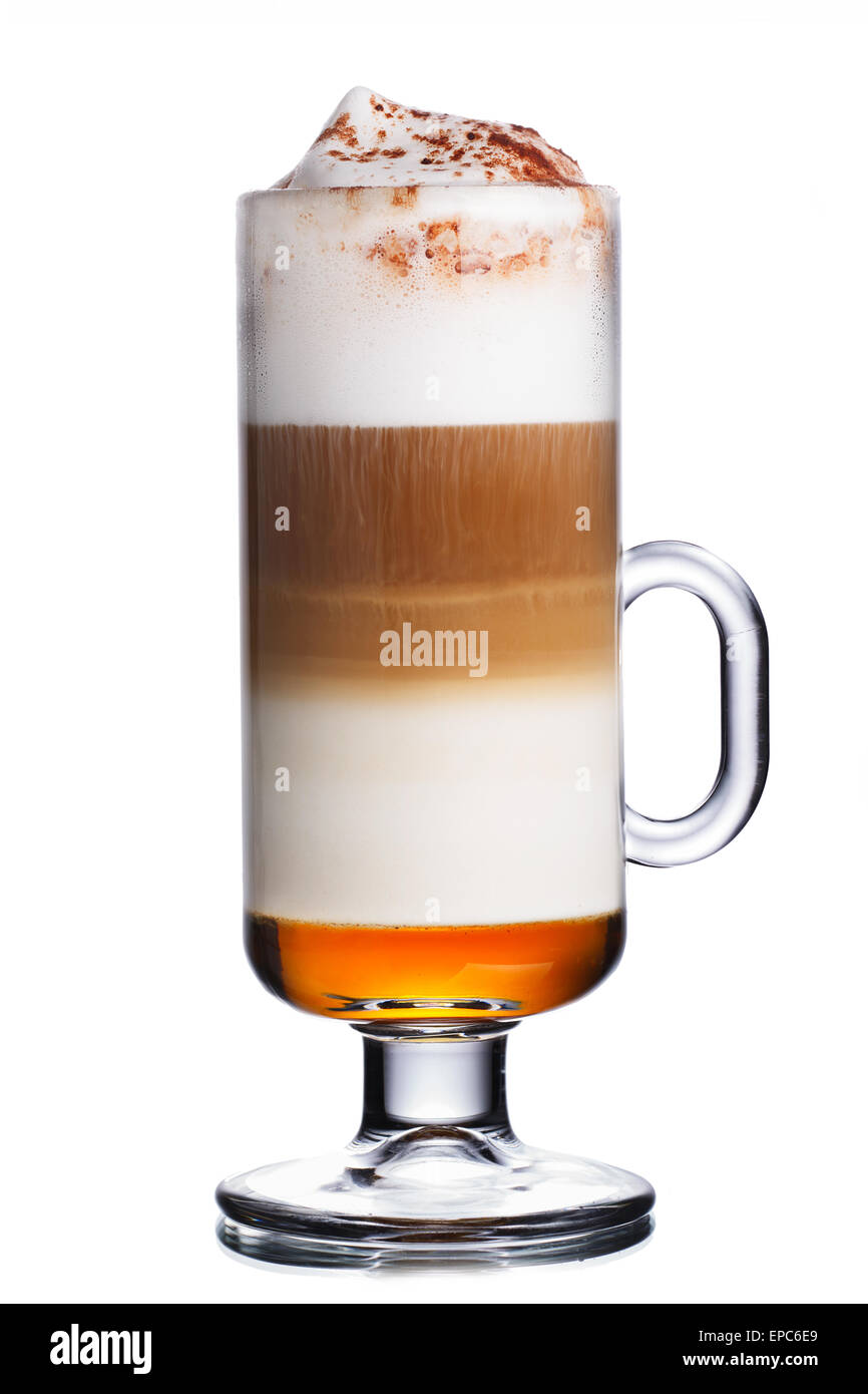 Bicchiere di cocktail di caffè con cappuccino,cacao e sciroppo di caramelle mou Foto Stock