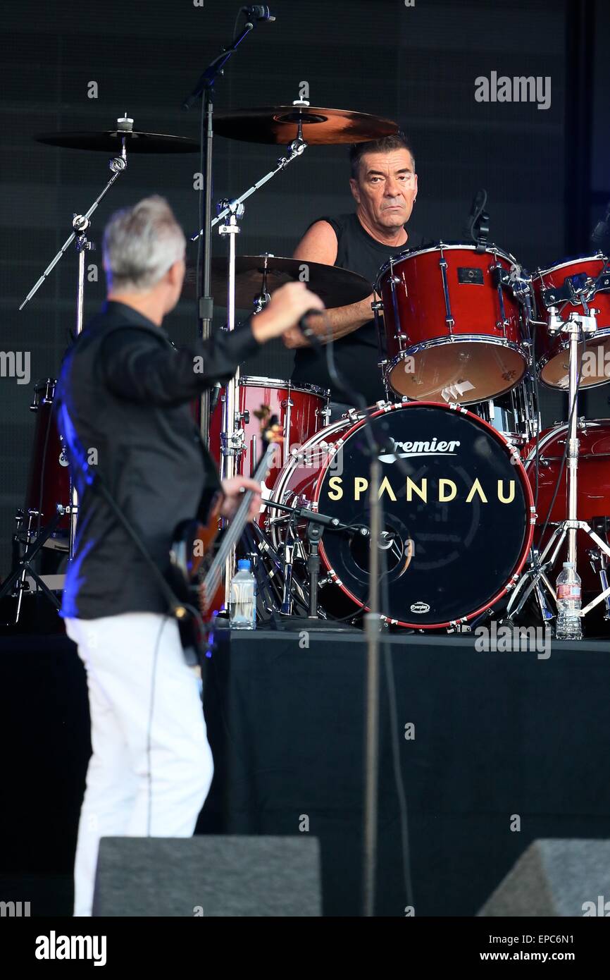 Spandau Ballet esibirsi dal vivo sul palco come parte di un sound check per Jimmy Kimmel Live. Dotato di: John Keeble dove: Los Angeles, California, Stati Uniti quando: 10 Nov 2014 Credit: Michael Wright/WENN.com Foto Stock