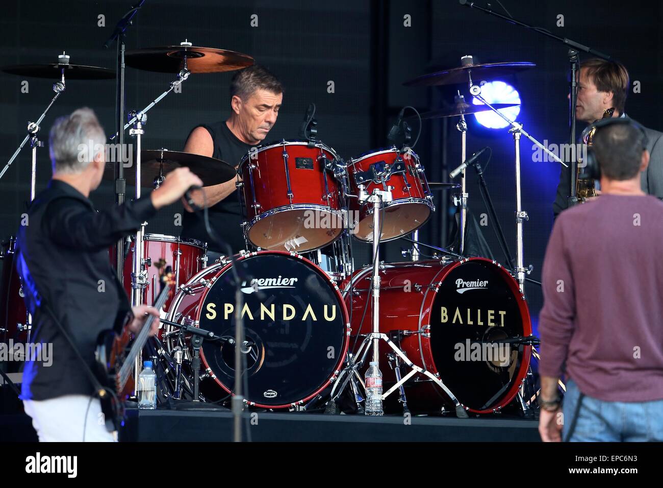 Spandau Ballet esibirsi dal vivo sul palco come parte di un sound check per Jimmy Kimmel Live. Dotato di: John Keeble dove: Los Angeles, California, Stati Uniti quando: 10 Nov 2014 Credit: Michael Wright/WENN.com Foto Stock