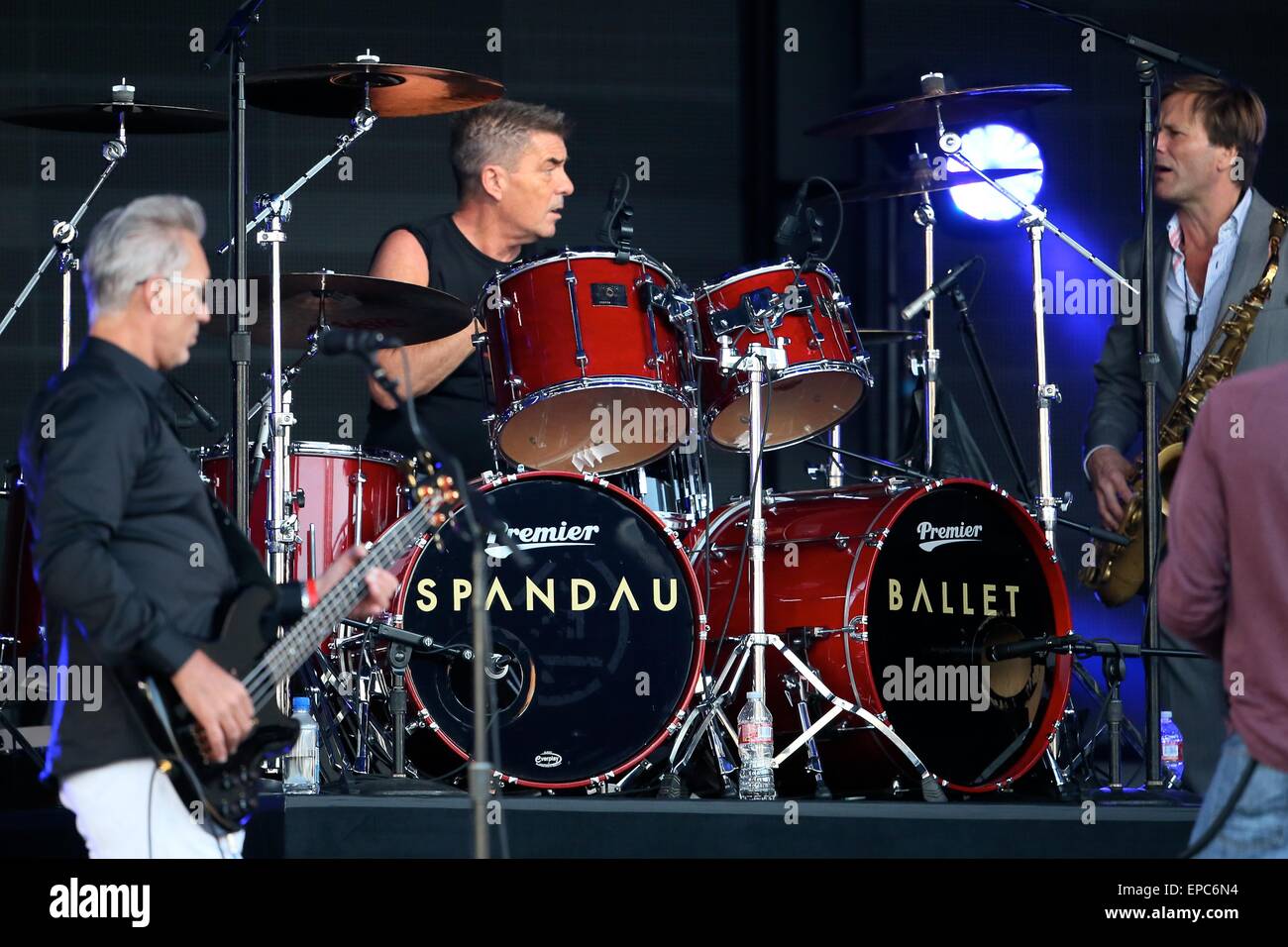 Spandau Ballet esibirsi dal vivo sul palco come parte di un sound check per Jimmy Kimmel Live. Dotato di: Martin Kemp,John Keeble dove: Los Angeles, California, Stati Uniti quando: 10 Nov 2014 Credit: Michael Wright/WENN.com Foto Stock