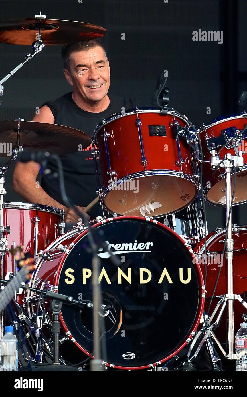 Spandau Ballet esibirsi dal vivo sul palco come parte di un sound check per Jimmy Kimmel Live. Dotato di: John Keeble dove: Los Angeles, California, Stati Uniti quando: 10 Nov 2014 Credit: Michael Wright/WENN.com Foto Stock