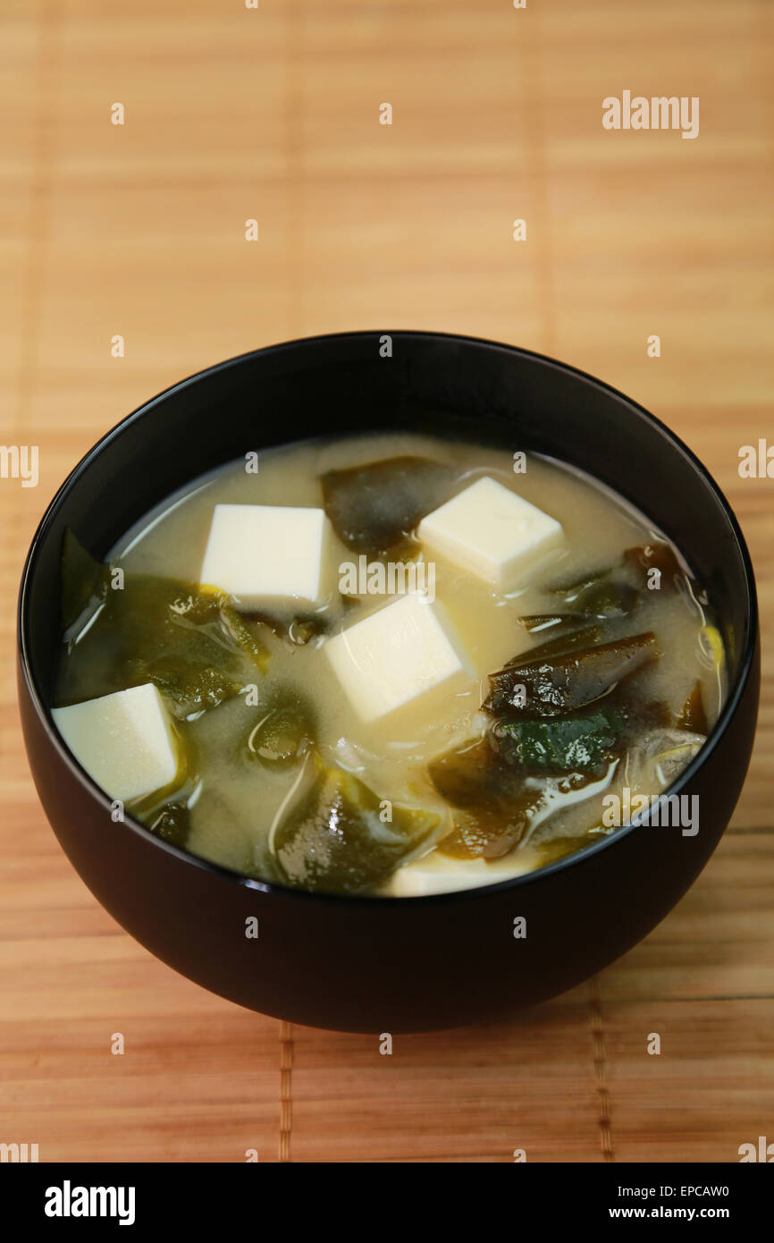 Zuppa di miso con alghe marine Foto Stock