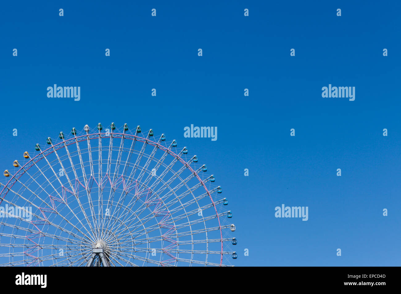 La grande ruota con cielo blu in background Foto Stock