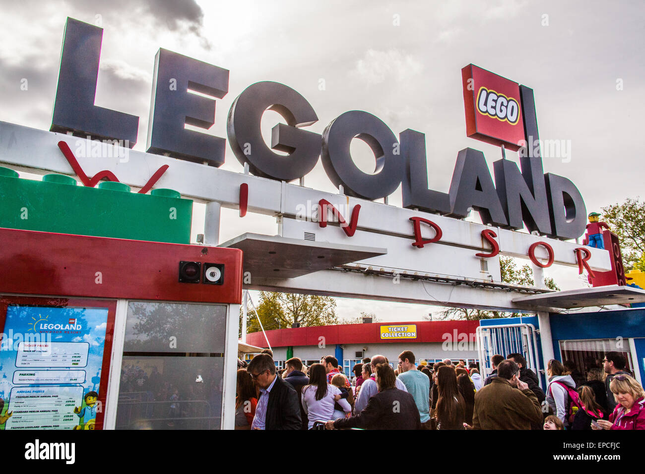 Cancello di entrata a Legoland Windsor, Londra, Inghilterra, Regno Unito. Foto Stock