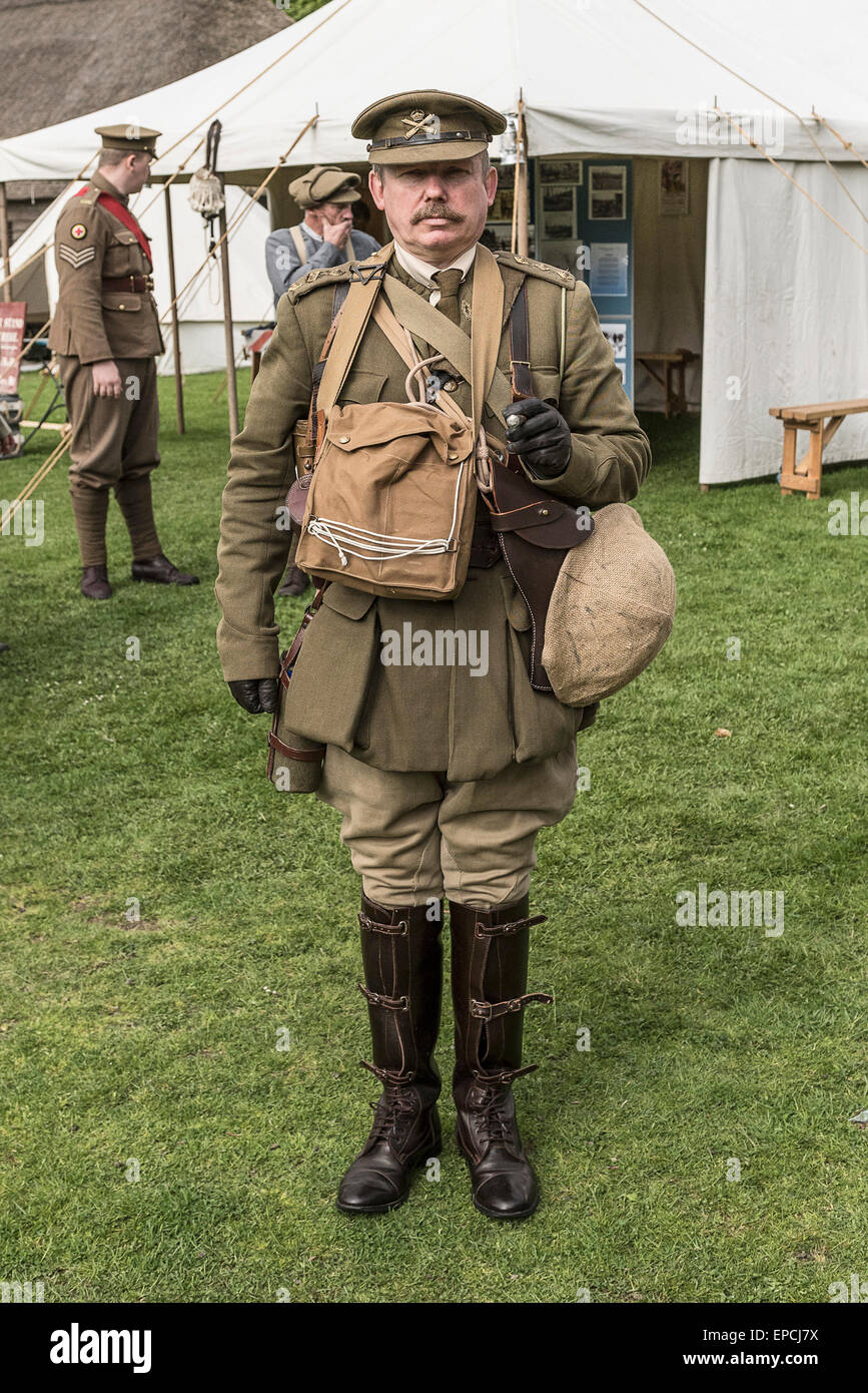 Tempio Cressing Essex, UK. 16 Maggio, 2015. Un militare di re-enactor a "Tempio in guerra" una due giorni di militari e Vintage spettacolo basato nel sud-est dell'Inghilterra. Credito: Gordon Scammell/Alamy Live News. Foto Stock