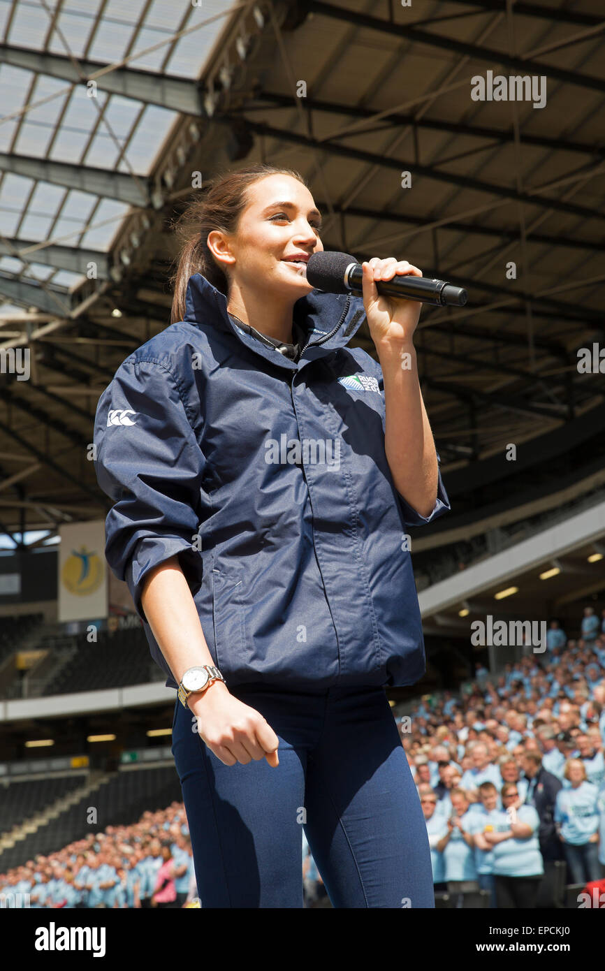 Laura Wright, cantante, assiste Milton Keynes Stadium Foto Stock