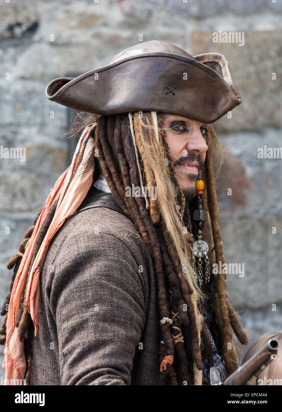 Plymouth, Devon, Regno Unito. 16 Maggio, 2015. Un Jonnie Depp si assomigliano a Plymouth Pirate Weekend, Plymouth Regno Unito. Xvi Maggio 2015 Credit: Anna Stevenson/Alamy Live News Foto Stock