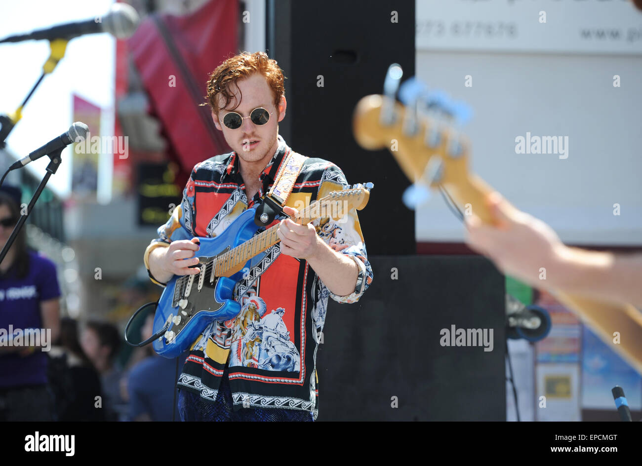 Brighton, Regno Unito. 16 Maggio, 2015. Voi grido Wolf giocando a folle a Brighton Fringe Festival 2015 nel bellissimo sole caldo oggi Credito: Simon Dack/Alamy Live News Foto Stock