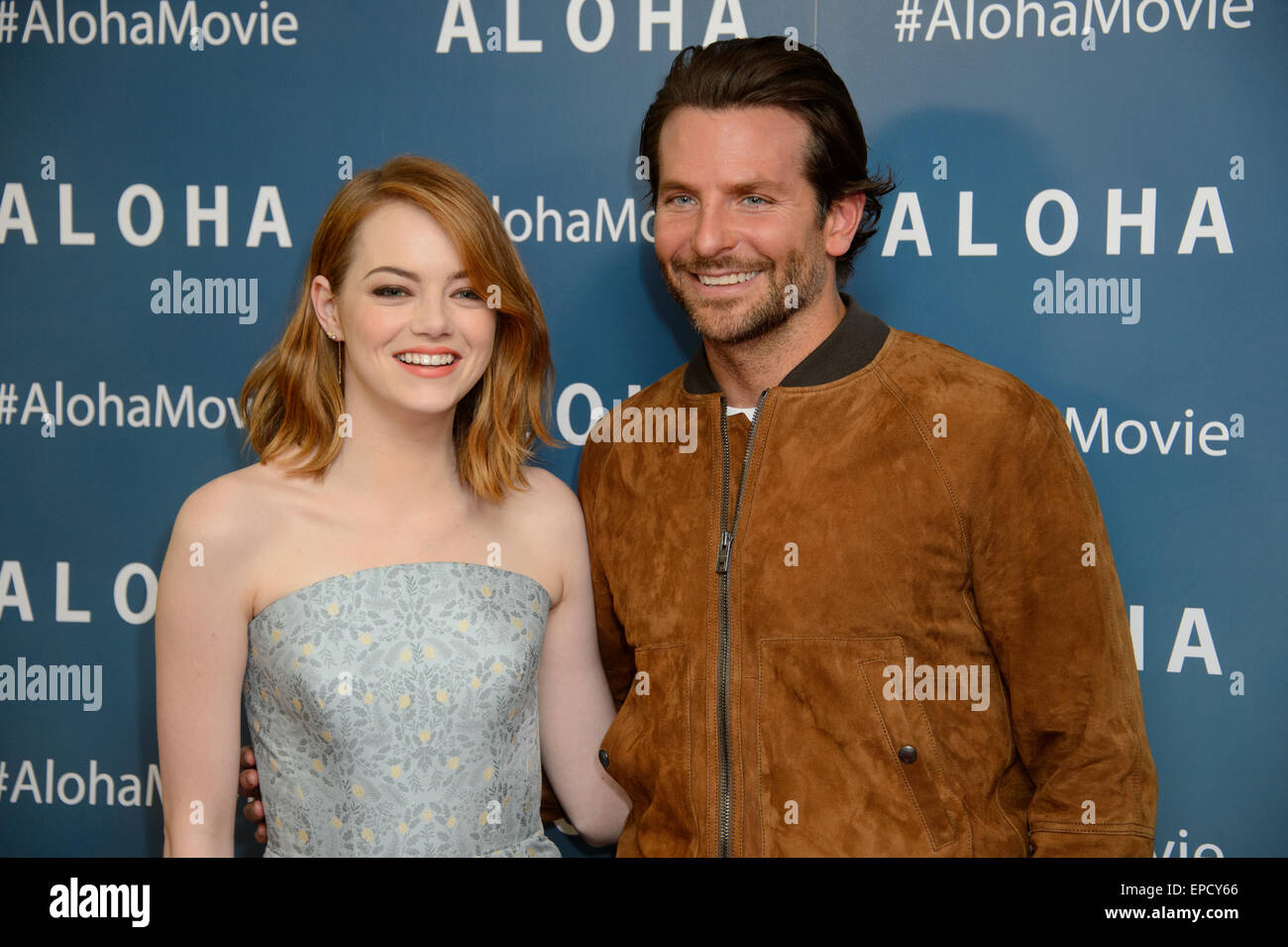 La pietra della Emma e Bradley Cooper arriva presso la UK premiere di Aloha, Londra. Foto Stock