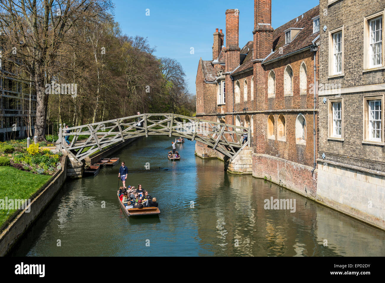 Il ponte di matematica a Cambridge, ufficialmente il ponte di legno che attraversa il fiume Cam all'interno del Queens' College Foto Stock