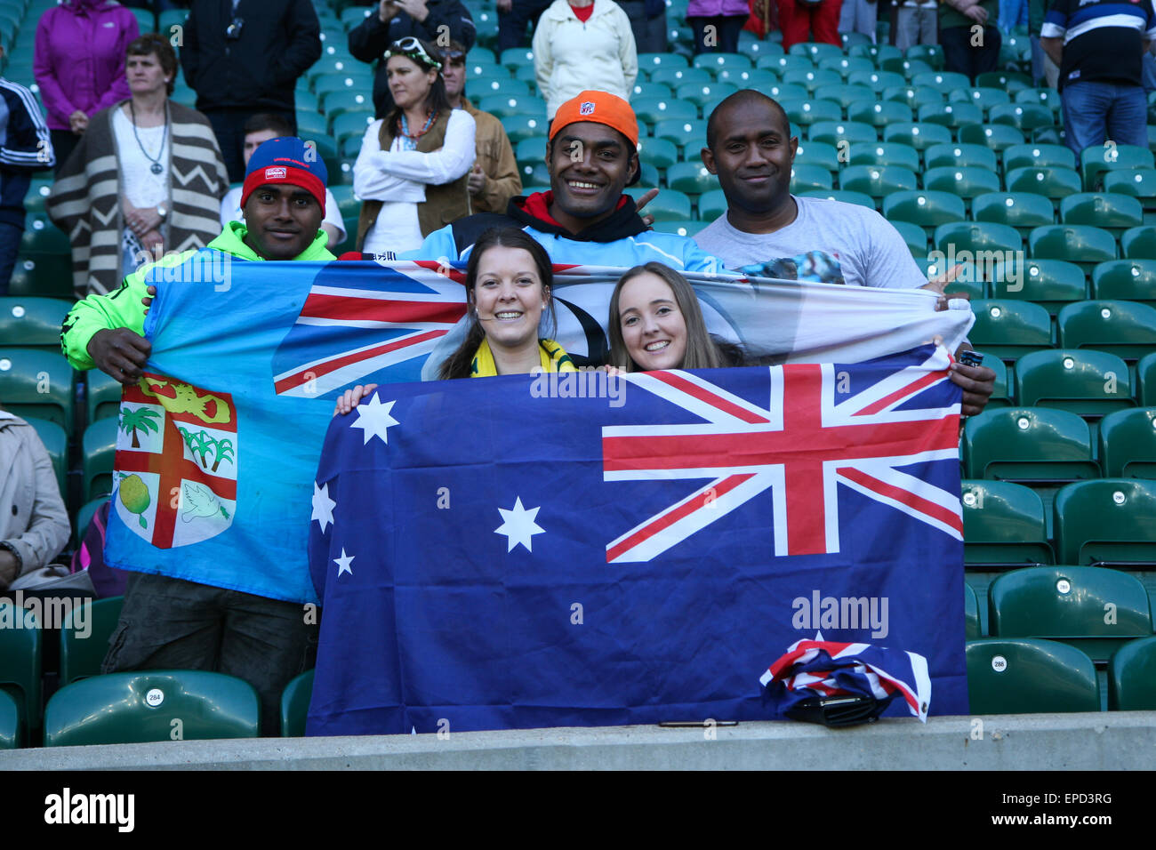 Londra, Regno Unito. 16 maggio 2015. Figiana e ventilatori australiani durante la donna Sevens World Series a Twickenham. Credito: Elsie Kibue / Alamy Live News Foto Stock