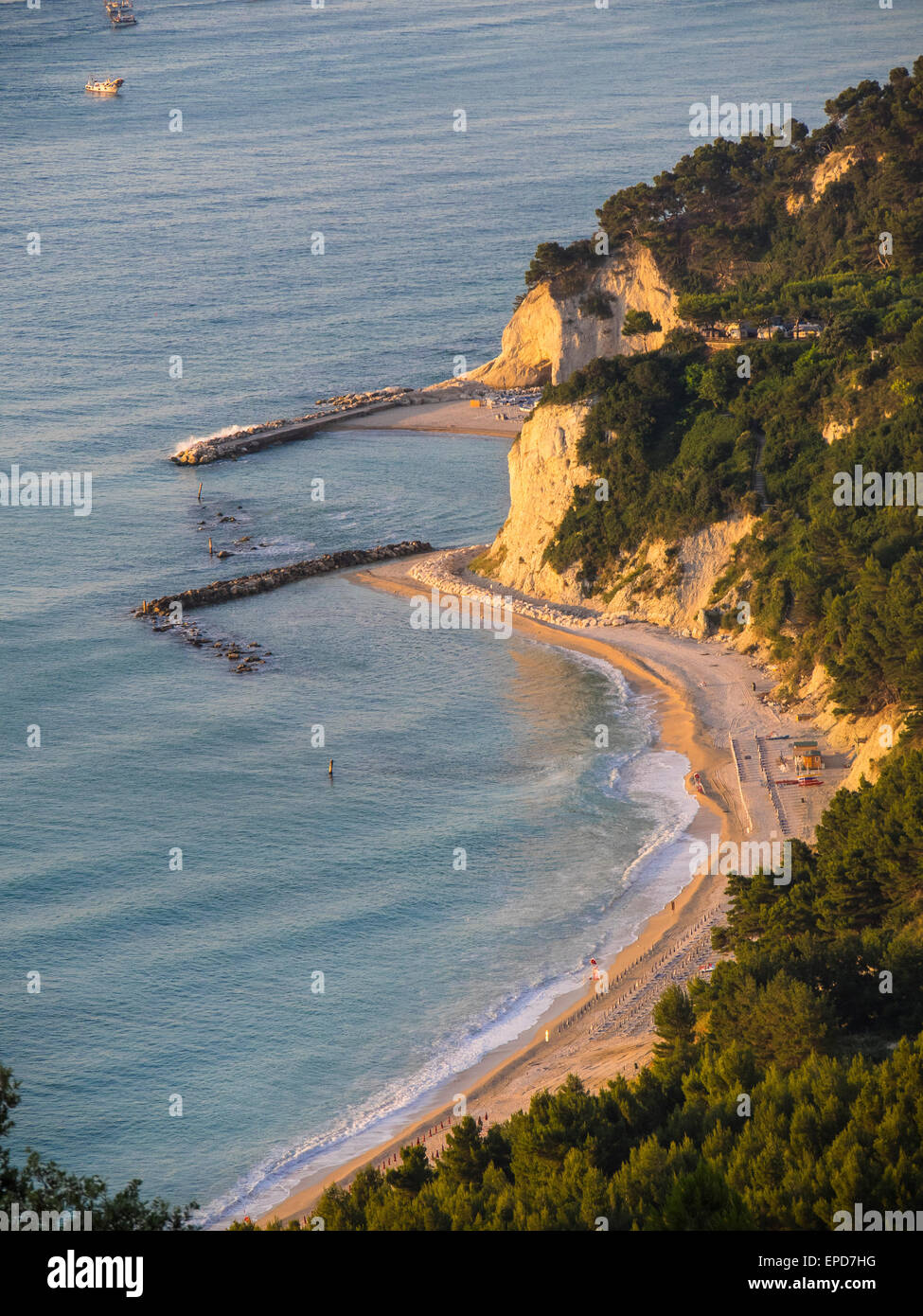 Vista aerea della Spiaggia Urbani, Numana, il Conero, Marche, Italia Foto Stock