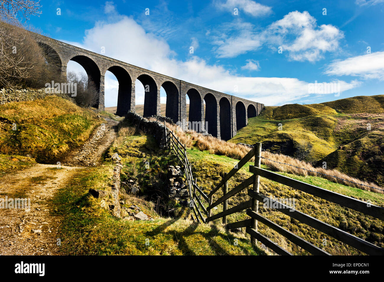 Arten Gill viadotto ferroviario, vicino Dent, Cumbria, sull'accontentarsi di Carlisle linea ferroviaria Foto Stock