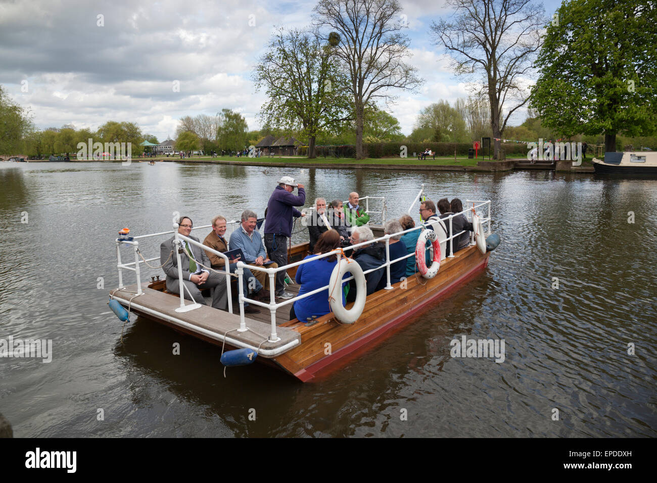 Catena traversata in traghetto del Fiume Avon, Stratford-upon-Avon, Warwickshire, Inghilterra, Regno Unito, Europa Foto Stock