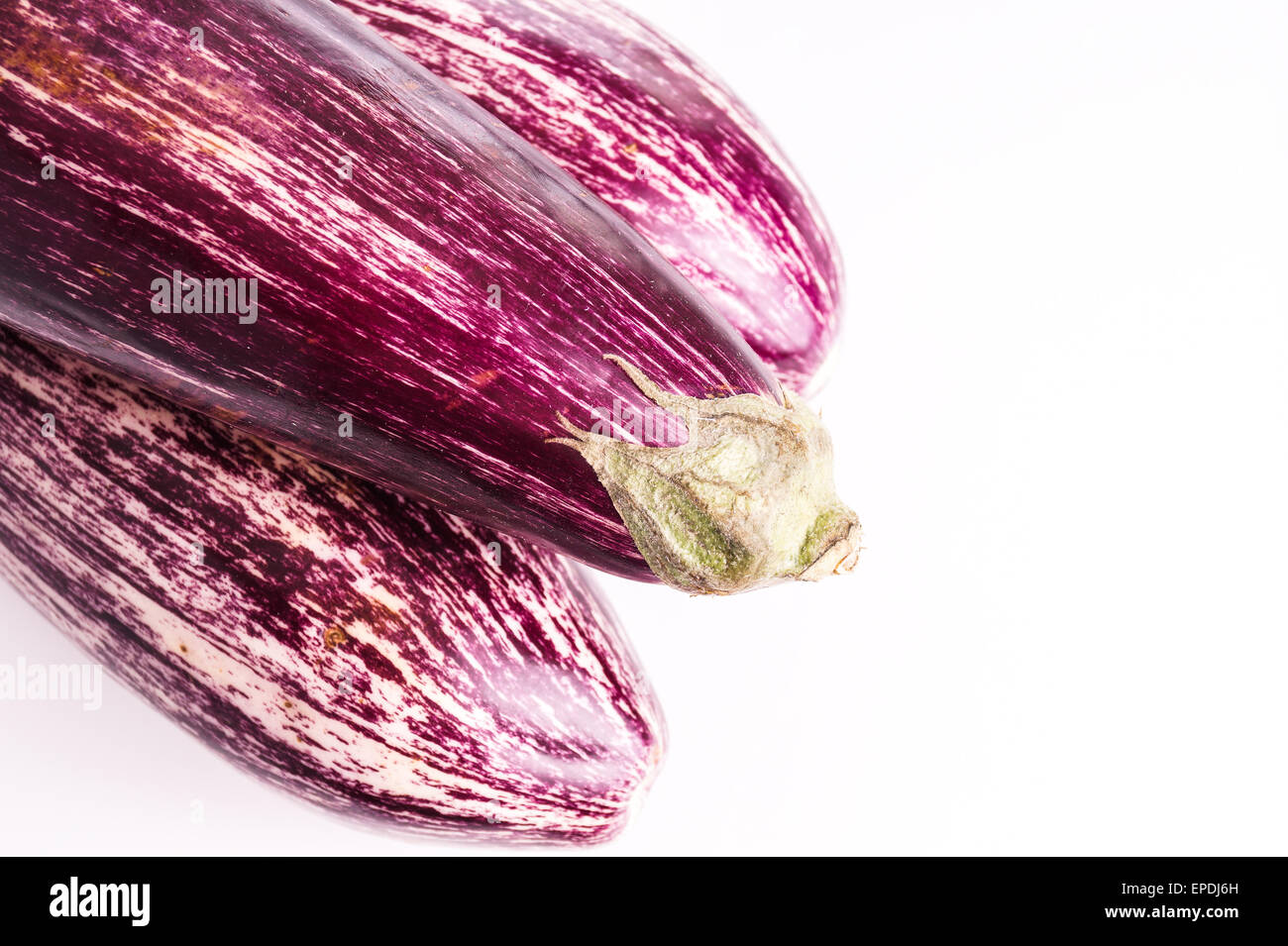 Materie mature Striped melanzane sane, isolato su bianco Foto Stock
