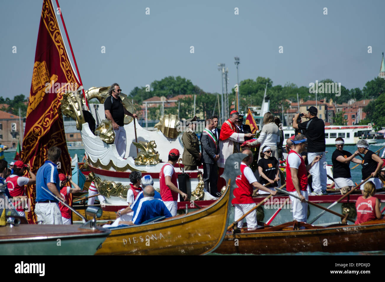 Venezia, Italia - 17 Maggio 2015: La Festa della Sensa cerimonia per il giorno dell'Ascensione, Lido di Venezia. Il matrimonio con il mare. Foto Stock