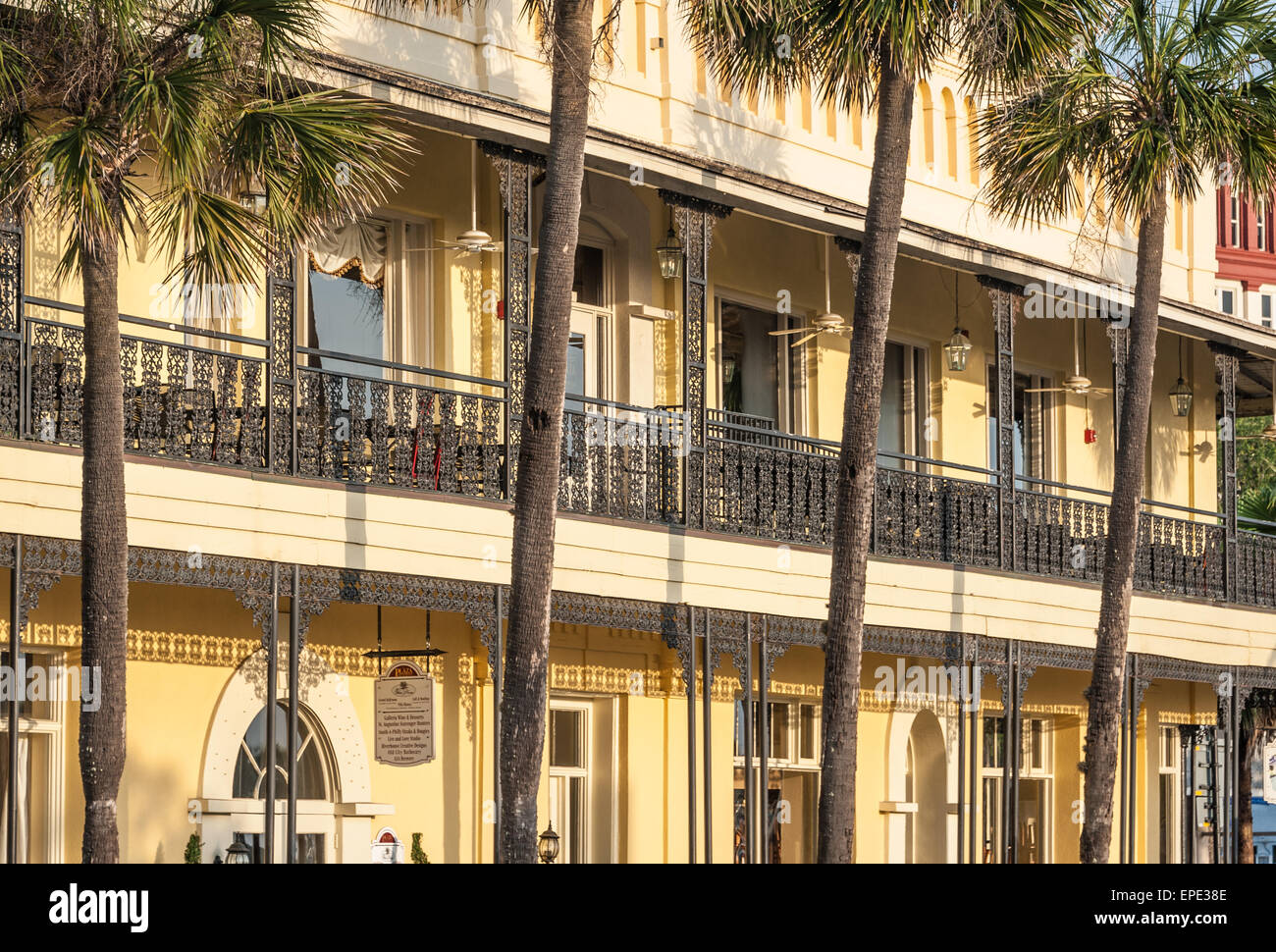Il sole del mattino illumina la peculiare architettura dell'A1una ale lavora nella storica Città Vecchia di sant Agostino, Florida. Foto Stock