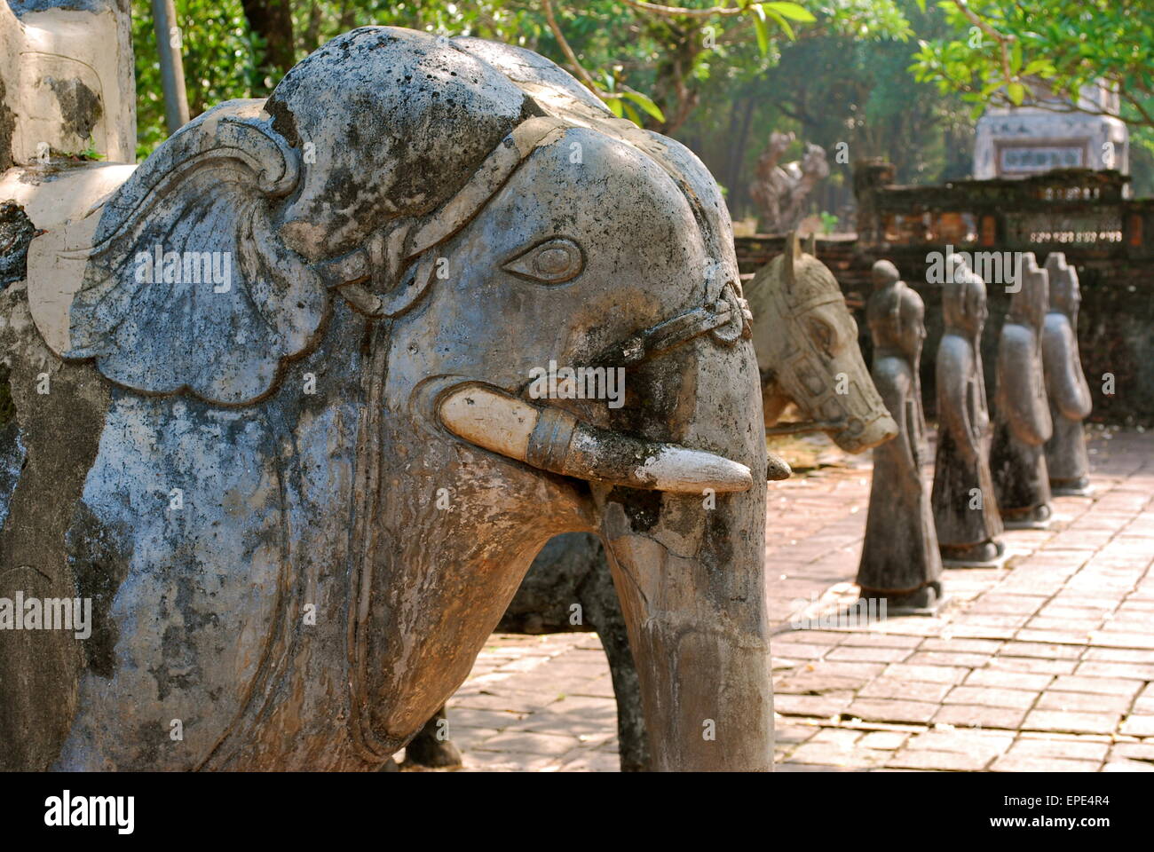 Statua di elefante in tempio motivi, tonalità, Vietnam. Foto Stock