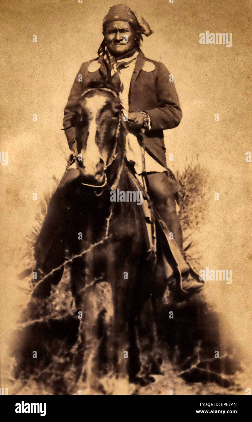 Geronimo (Goyathlay) Apache capo indiano 1886 Foto stock Alamy