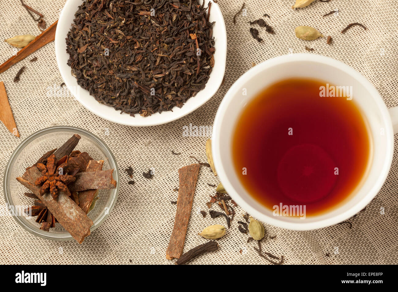 Speziato Masala Tea con ingredienti Foto Stock