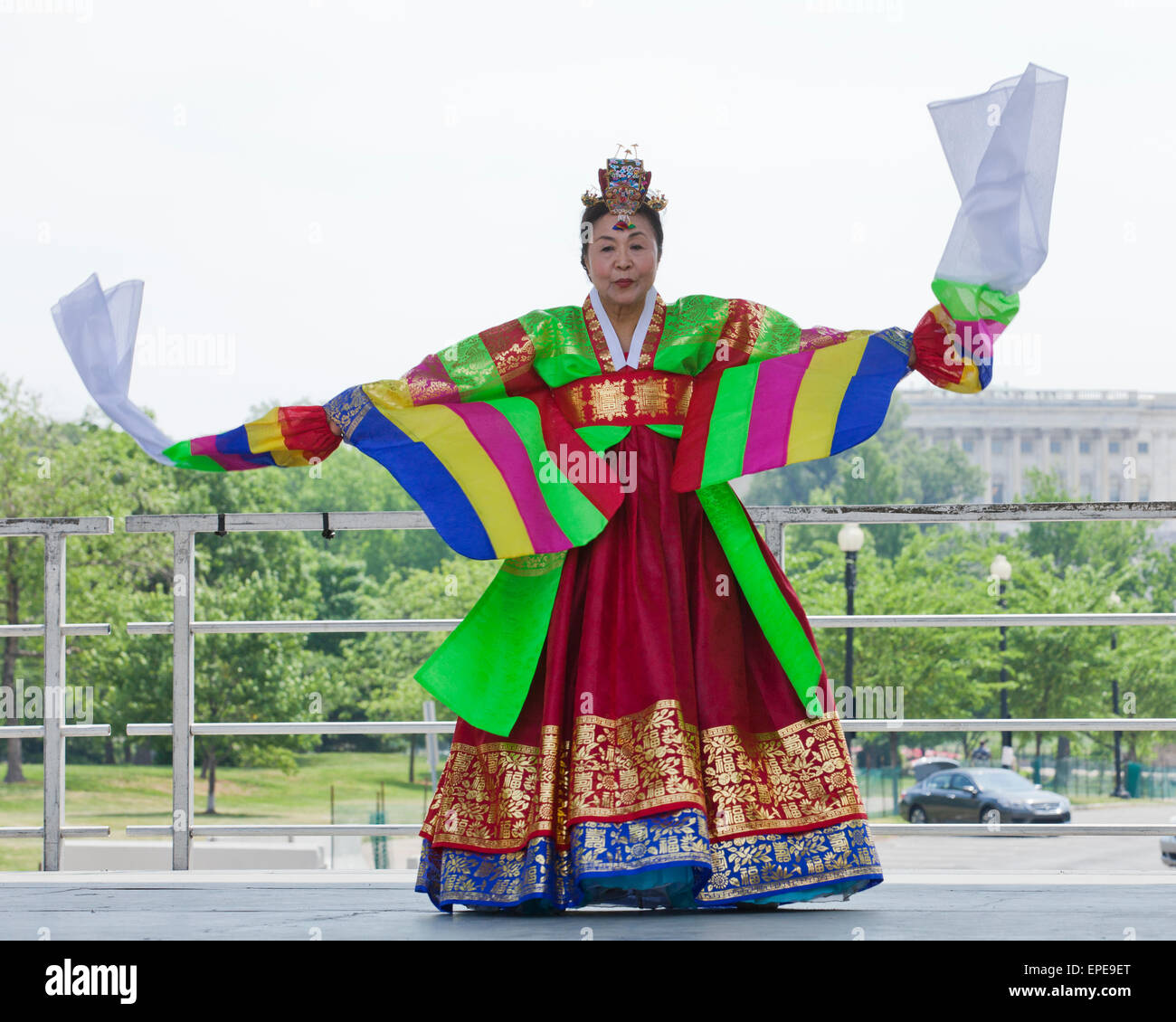 Donna coreana di eseguire la tradizionale danza, Nazionale Asian Heritage Festival - Washington DC, Stati Uniti d'America Foto Stock