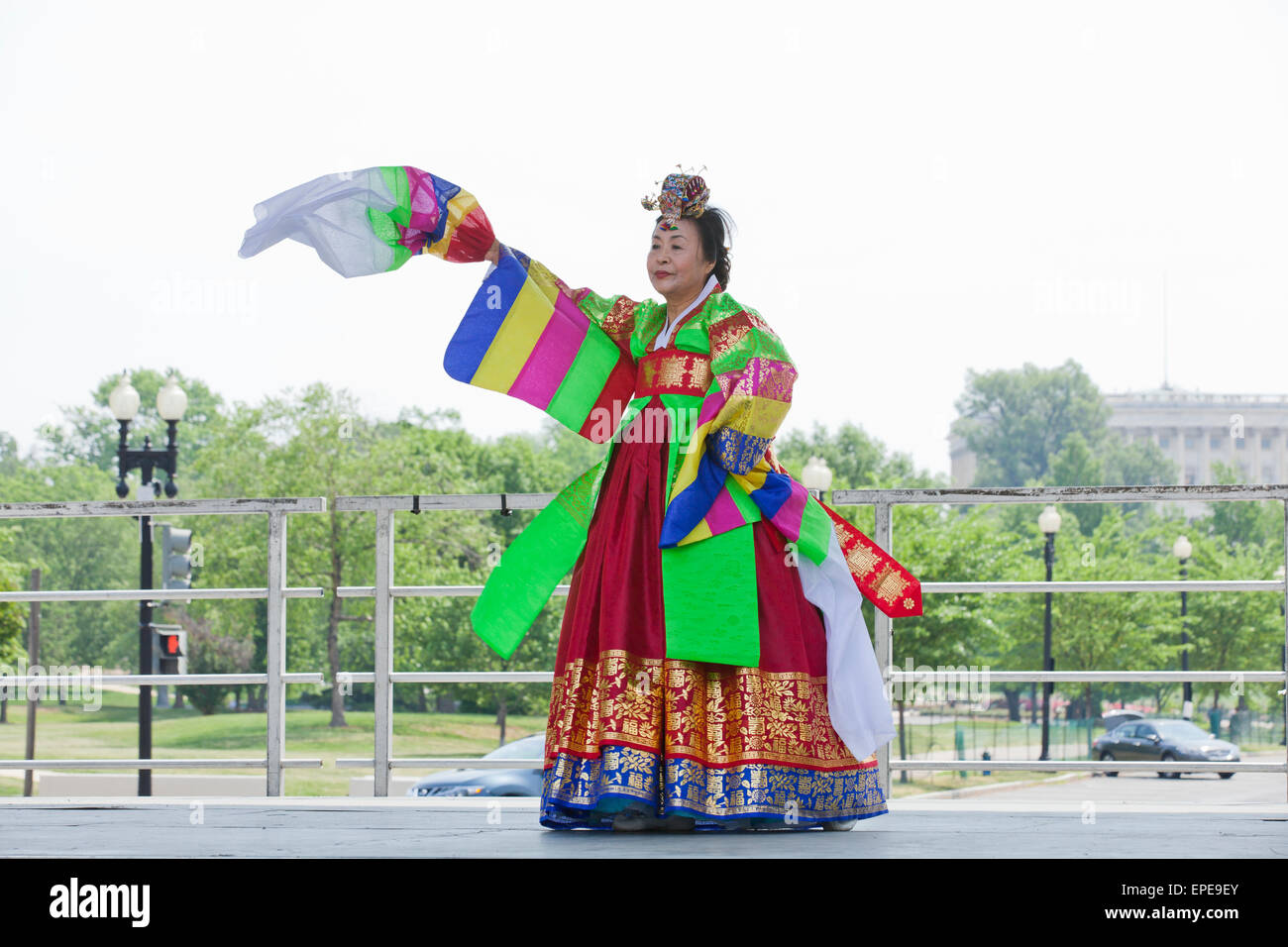 Donna coreana di eseguire la tradizionale danza, Nazionale Asian Heritage Festival - Washington DC, Stati Uniti d'America Foto Stock