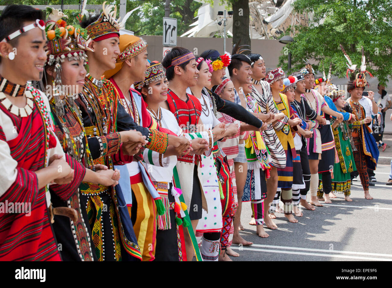 Indigene taiwanesi performance di danza a livello nazionale Asian Heritage Festival - Washington DC, Stati Uniti d'America Foto Stock