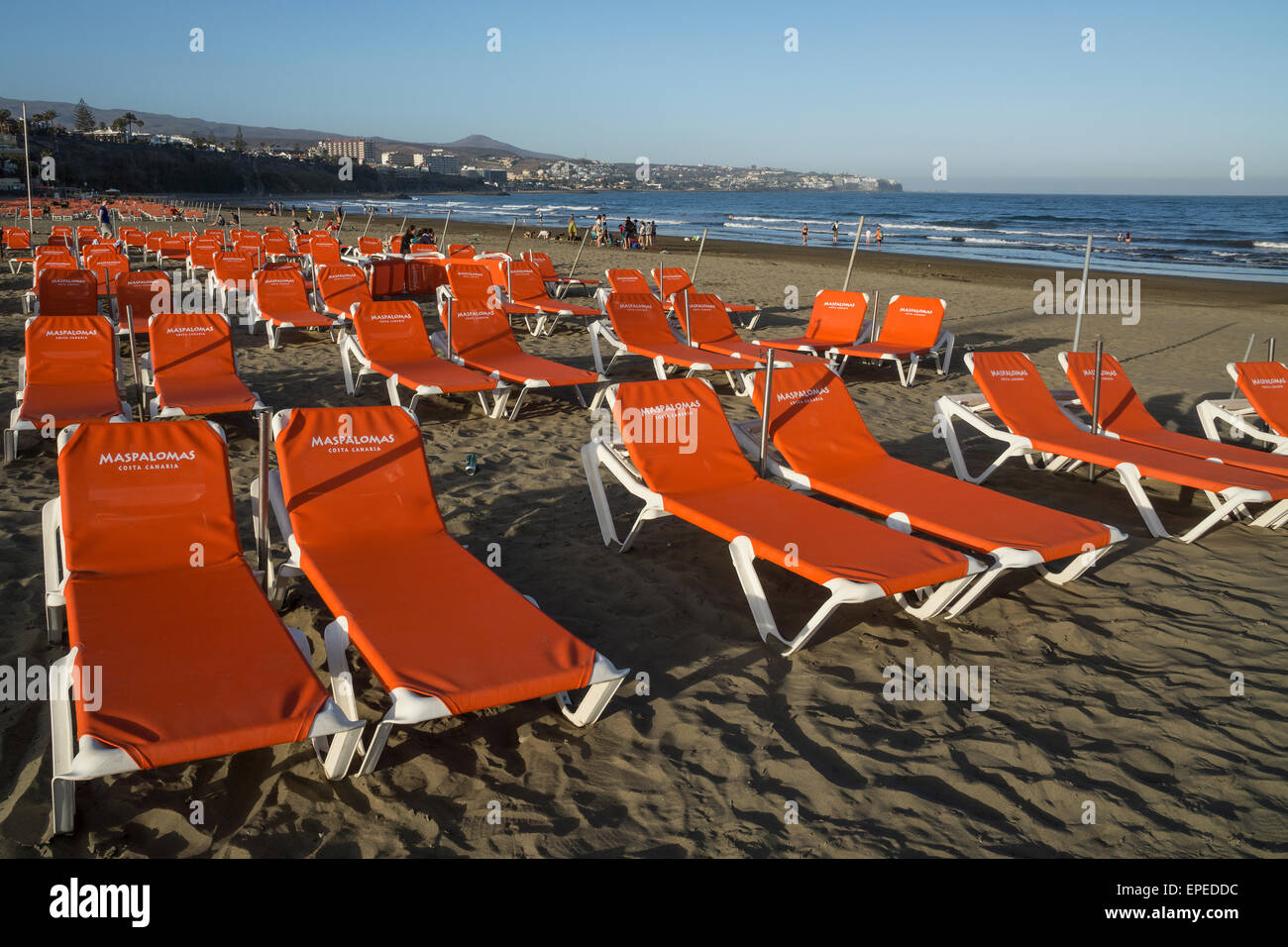 I lettini sulla spiaggia, luce della sera, Playa del Inglés, Gran Canaria Isole Canarie Spagna Foto Stock