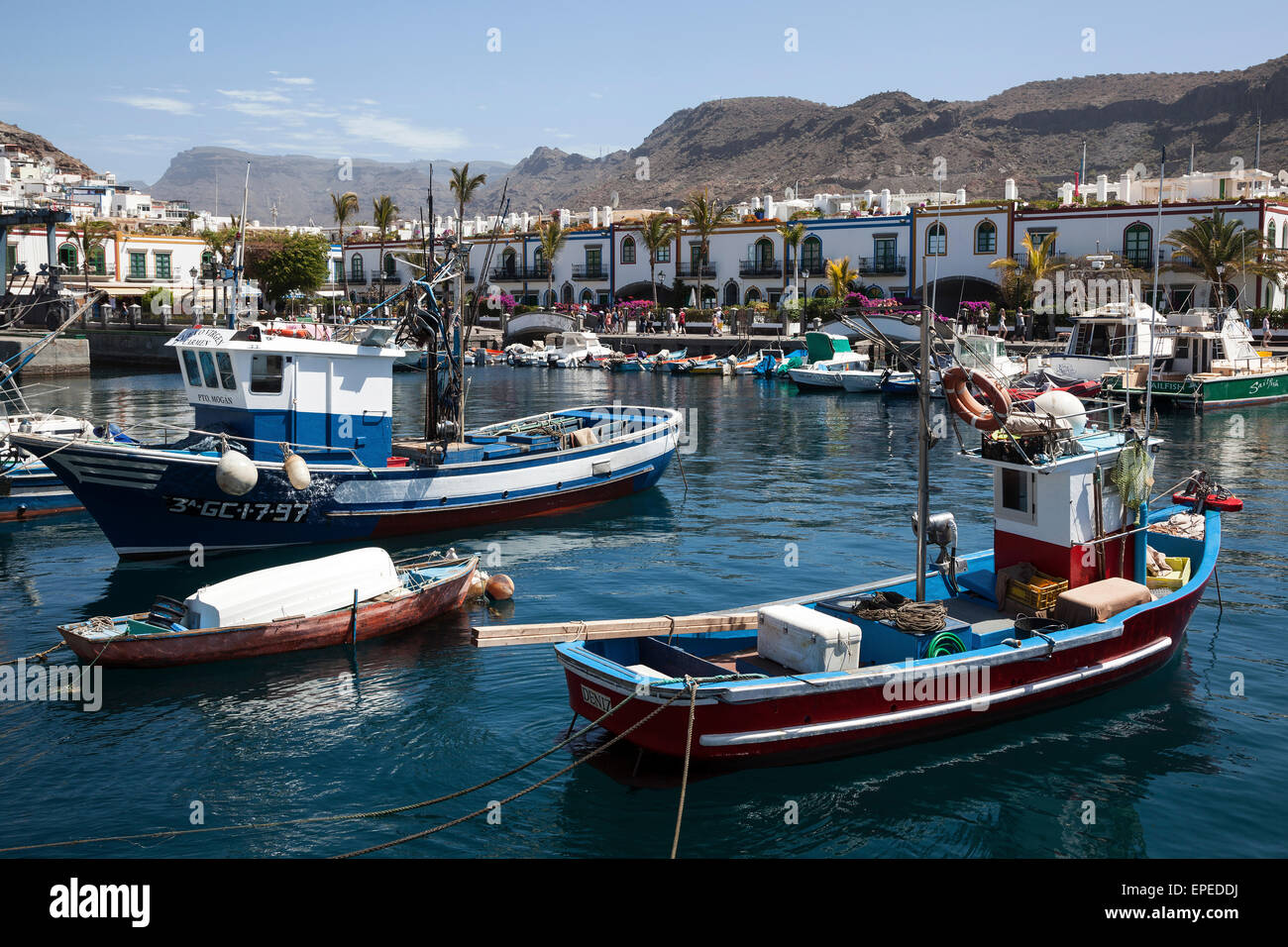 Barche da pesca nel porto di Puerto de Mogan, Gran Canaria Isole Canarie Spagna Foto Stock