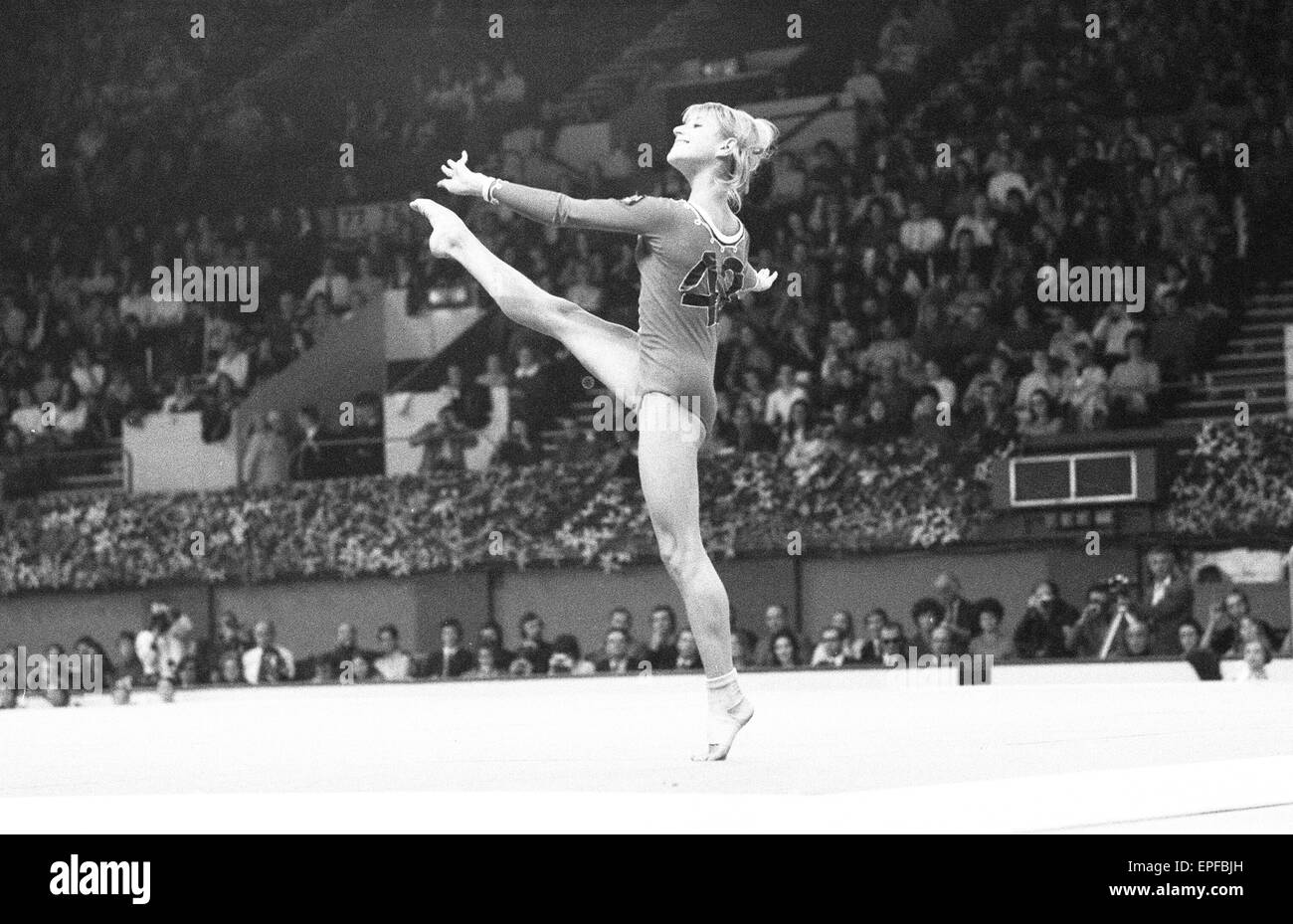 Olga Korbut compete nel Womens europeo campionati di ginnastica,Wembley Arena, Londra, 26 ottobre 1973. Foto Stock