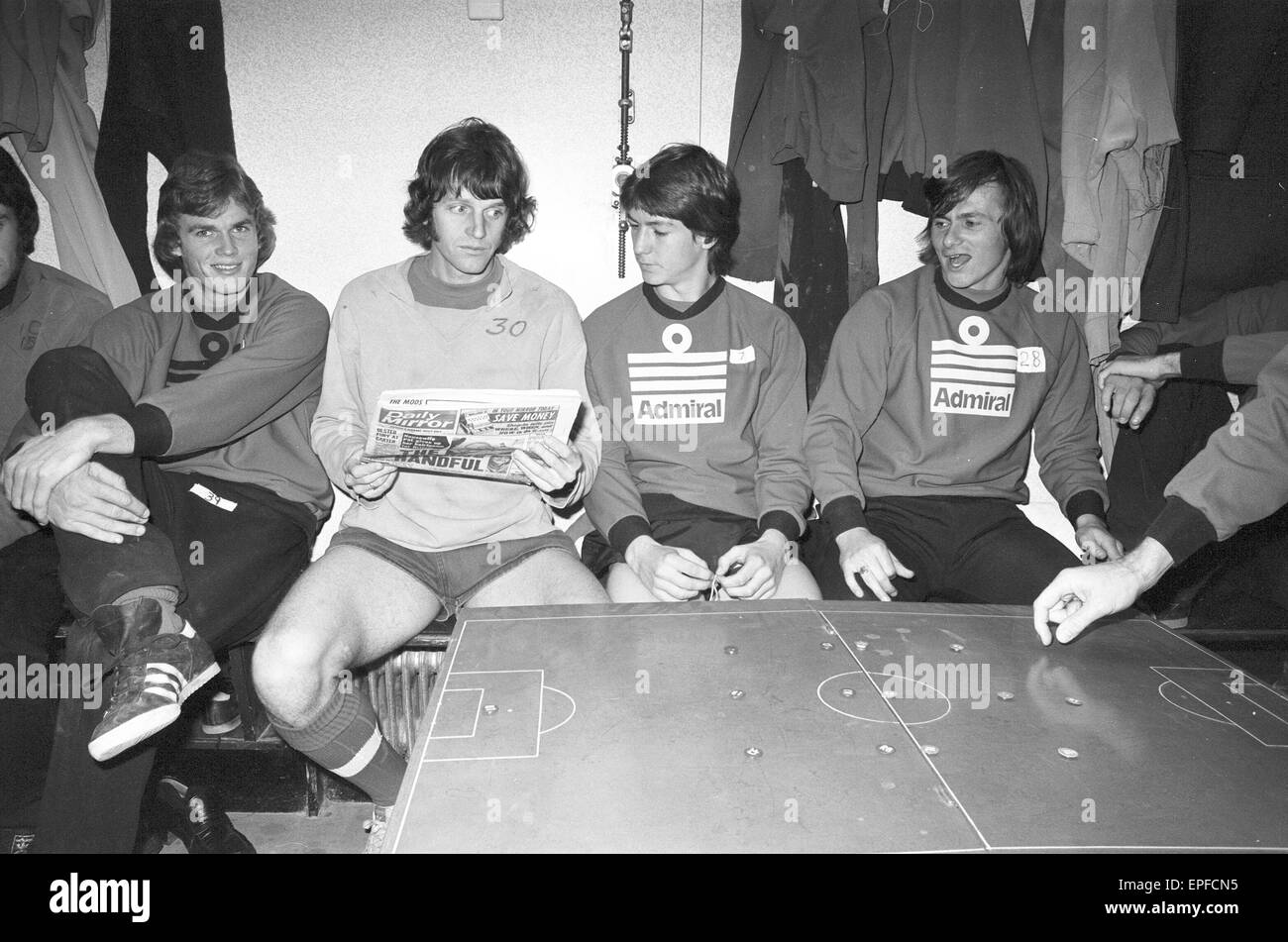 Southampton FC prima squadra, ricevere un pep talk dal Manager Lawrie McMenemy, in vista del prossimo match contro Chelsea, 29 ottobre 1976. Foto Stock