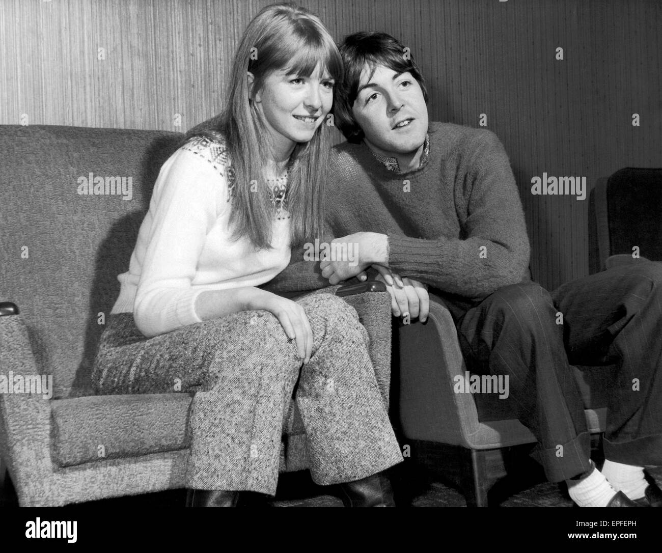 Paul McCartney & Jane Asher, Glasgow, Scozia, domenica 10 dicembre 1967. Pernottamento in hotel e sul loro modo di Paolo agriturismo vicino a Campbeltown, Argyll. Scozia invisibili parte 1 Codice di celebrità USA023 Foto Stock