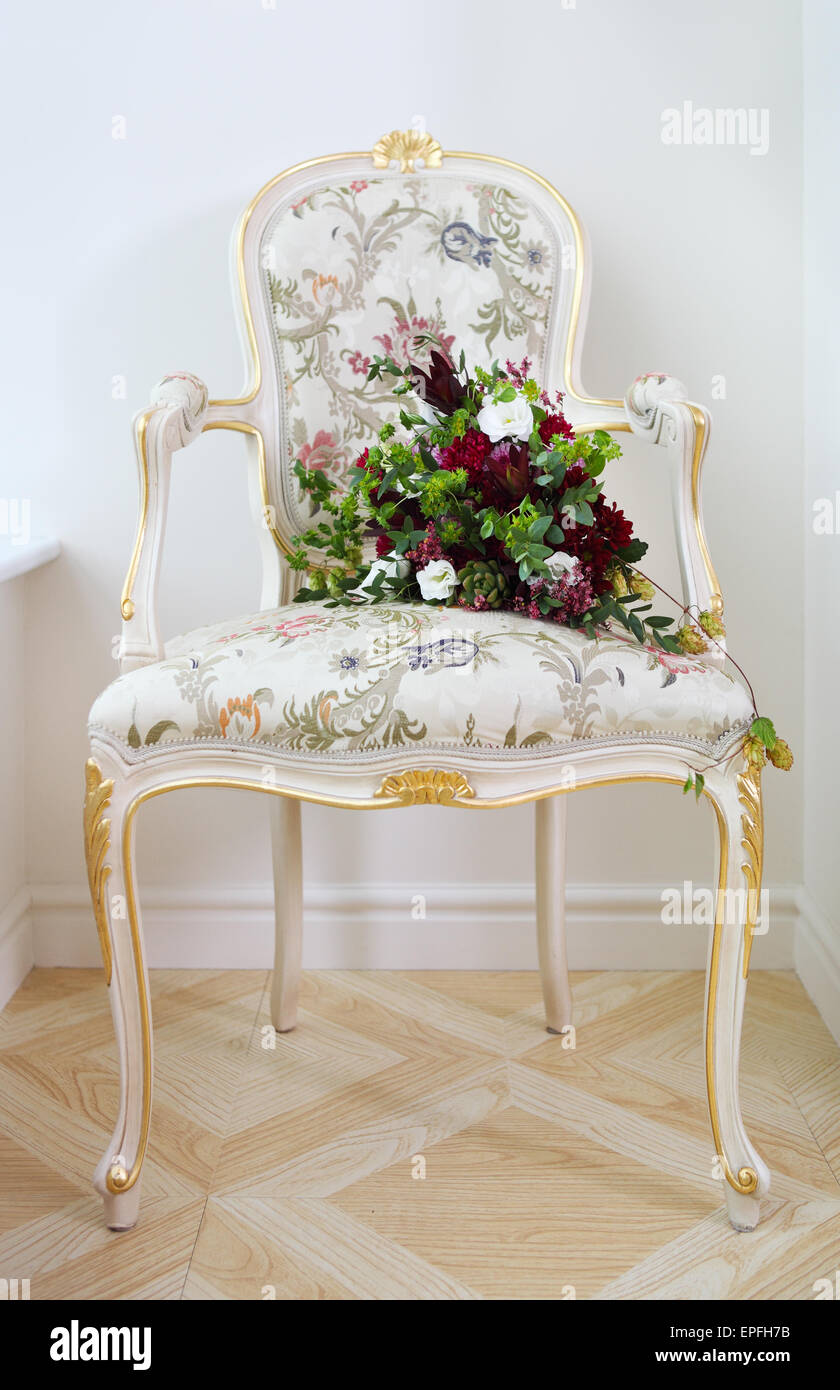 Insolito bouquet di nozze con fiori di succulenti e luppolo in stile retrò Foto Stock