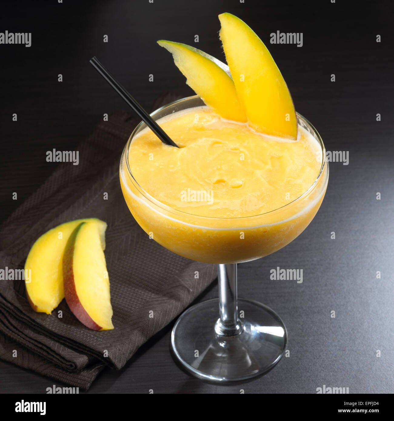 Cocktail di mango immagini e fotografie stock ad alta risoluzione - Alamy