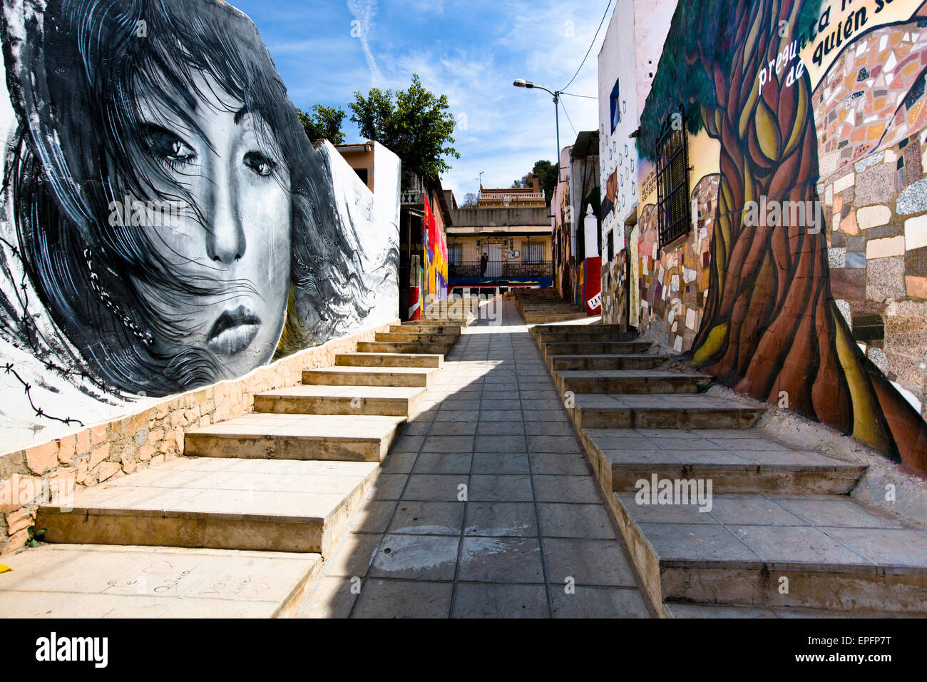 Murales in San Isidro barrio di Orihuela, dipinta in omaggio al poeta Miguel Hernandez, imprigionato da Franco Foto Stock