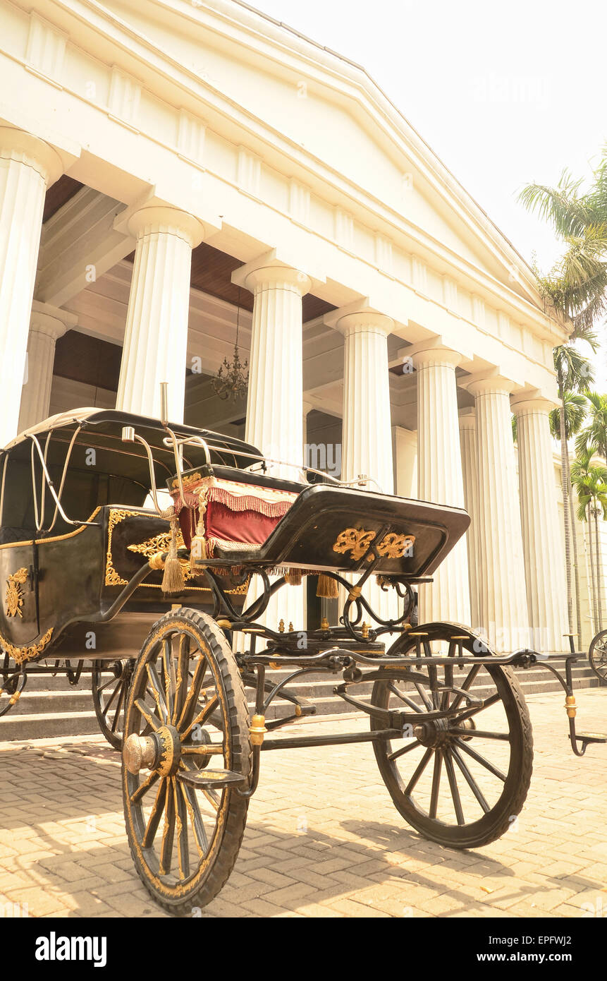 Carrozza a cavallo nella parte anteriore del Fine Art & Museo Ceramica Jakarta Foto Stock