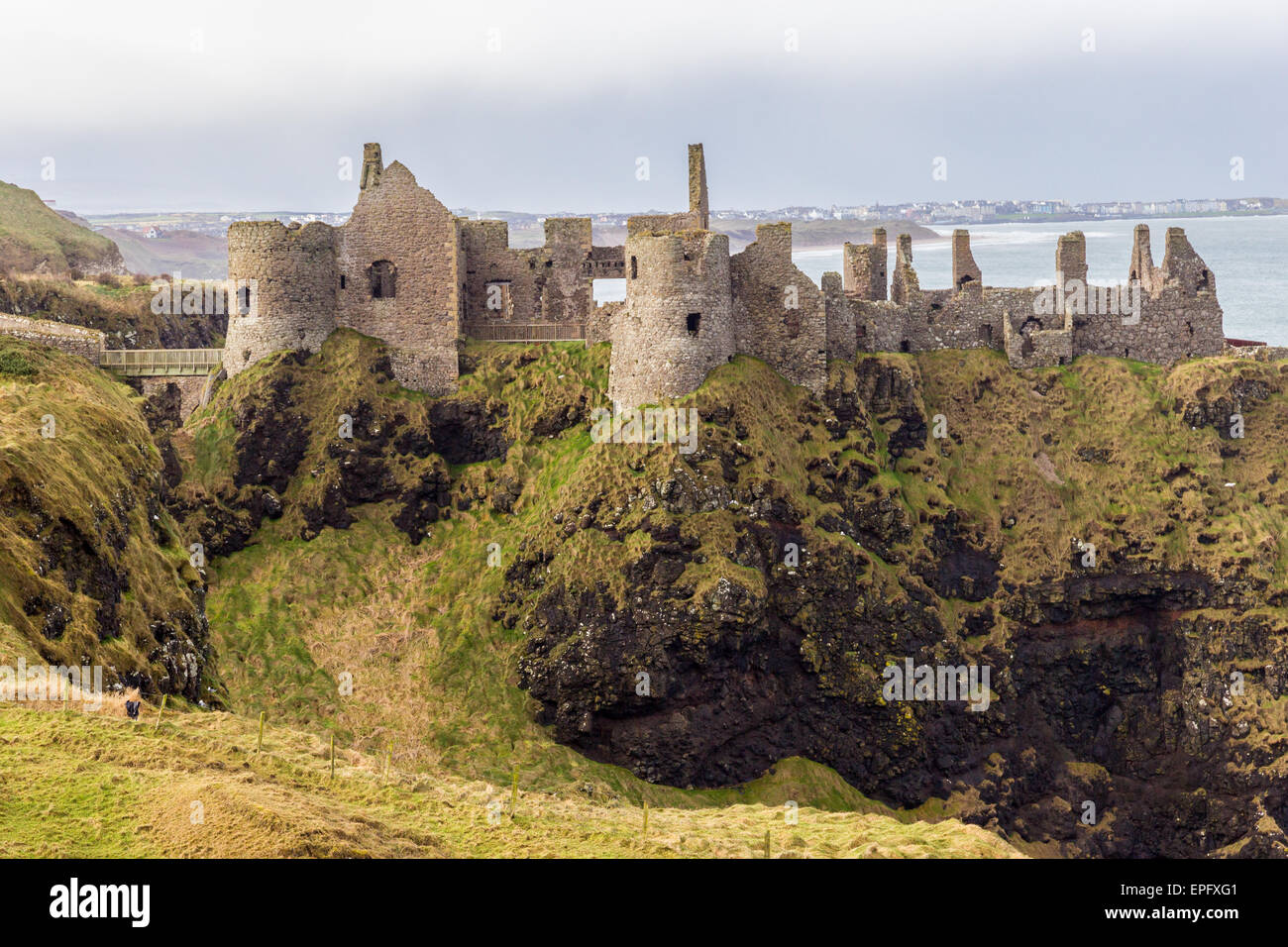 Dunluce Castle rovine in Irlanda del Nord Foto Stock