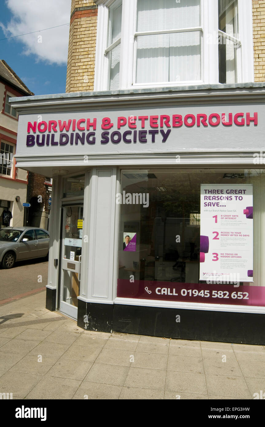 Norwich e peterborough building society società regionali di piccola banca locale filiale bancaria rami high street banche Foto Stock
