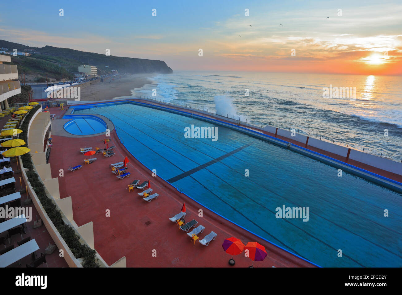 La piscina sulla spiaggia Foto Stock