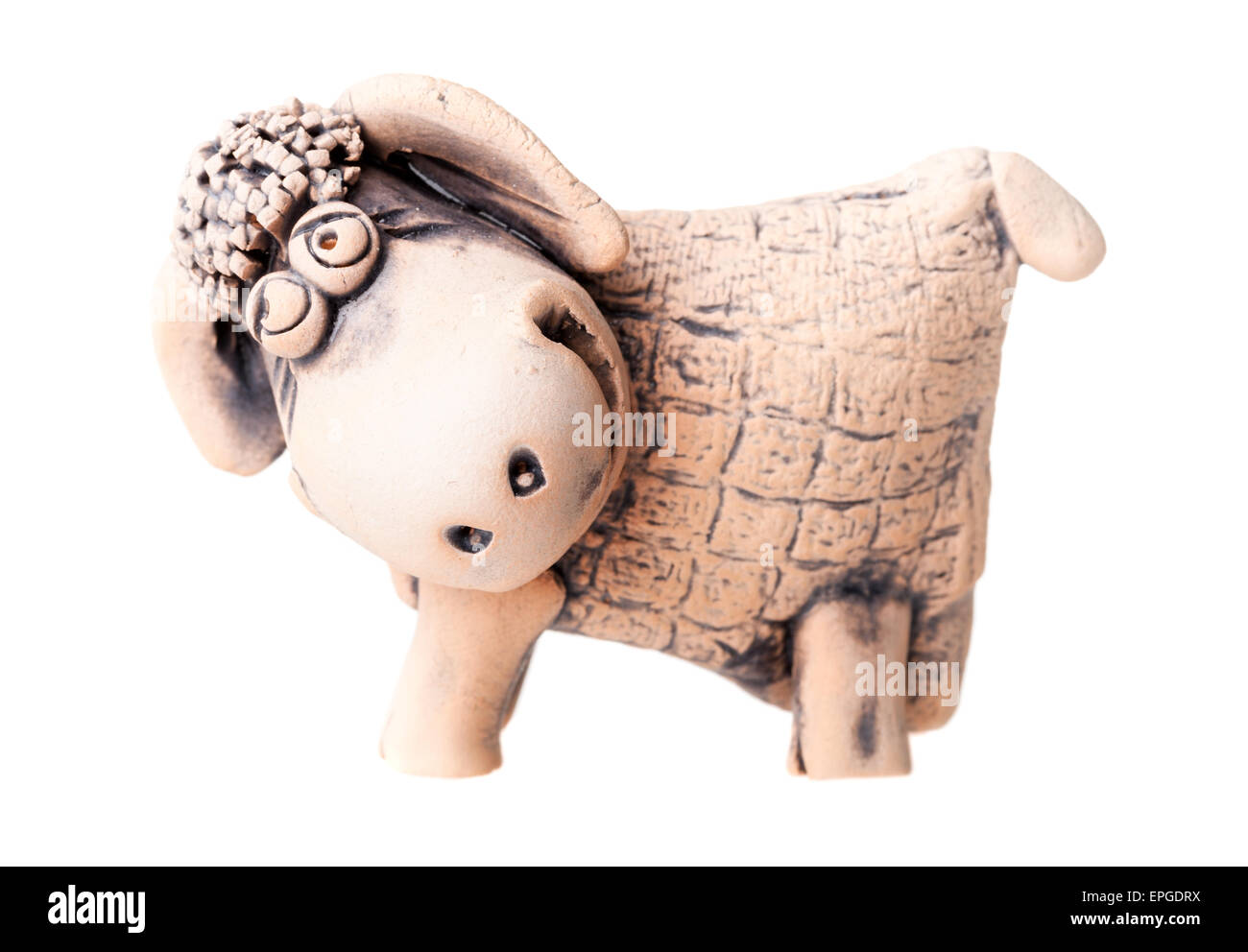 Ceramica marrone pecore statuetta isolato su bianco Foto Stock