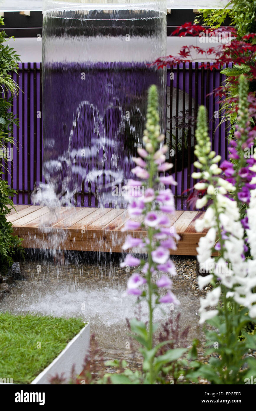 Londra, Regno Unito. 18 Maggio, 2015. ''Home: universo personale giardino da T's Garden Square'' da Fuminari Todaka crea un giardino per ogni famiglia di godere - di ispirare i bambini e lenire gli adulti.Il Chelsea Flower Show organizzato dalla Royal Horticultural Society (RHS) nella motivazione del Royal Hospital Chelsea ogni maggio, è il più famoso flower show nel Regno Unito e forse nel mondo. Esso attira espositori e visitatori provenienti da tutto il mondo, Londra, Regno Unito. Credito: Veronika Lukasova/ZUMA filo/Alamy Live News Foto Stock