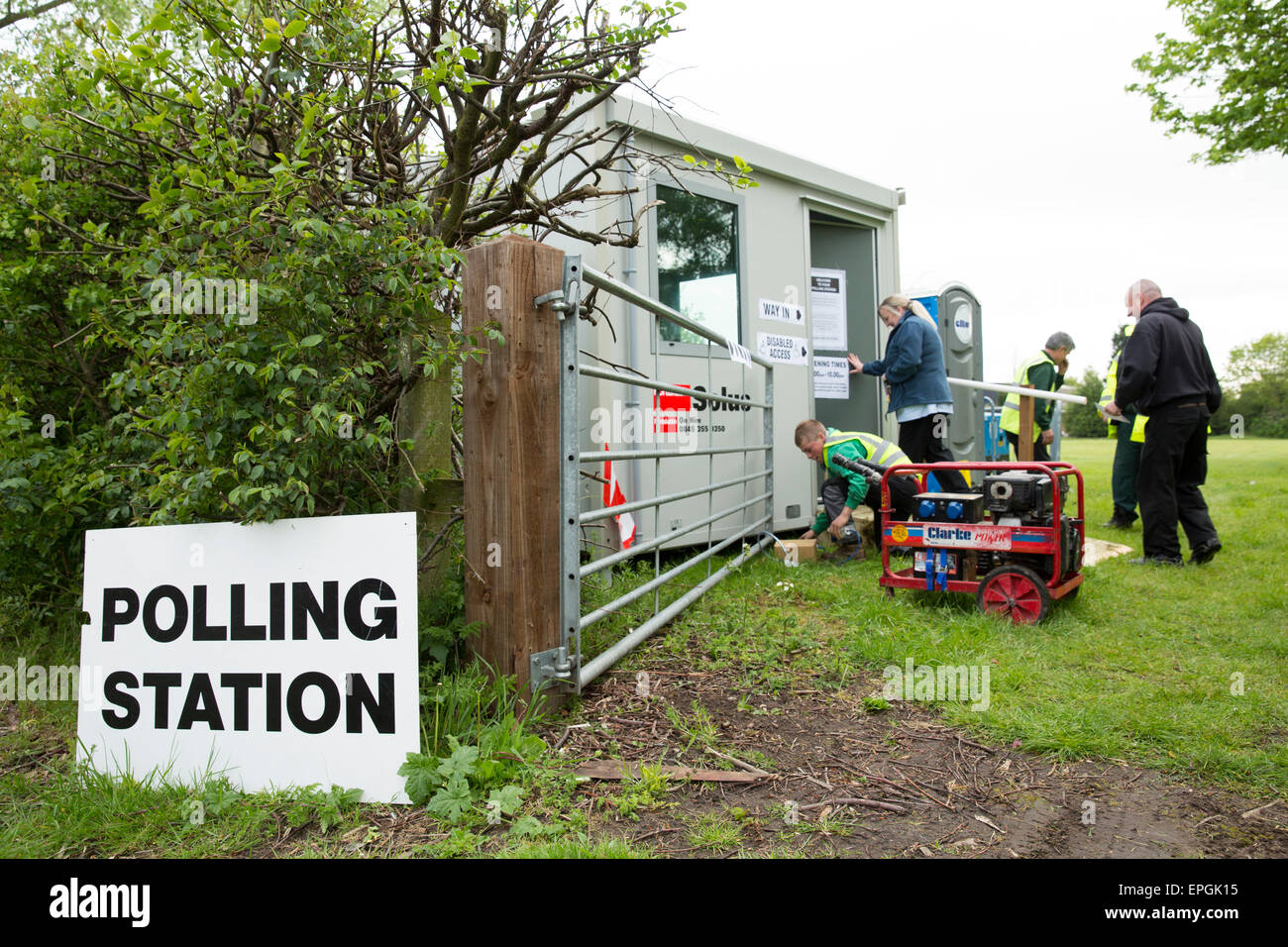 La stazione di polling di Kabin a Buckingham Road, Tamworth, che ha subito un guasto al generatore di energia il giorno del polling mattina. Foto Stock