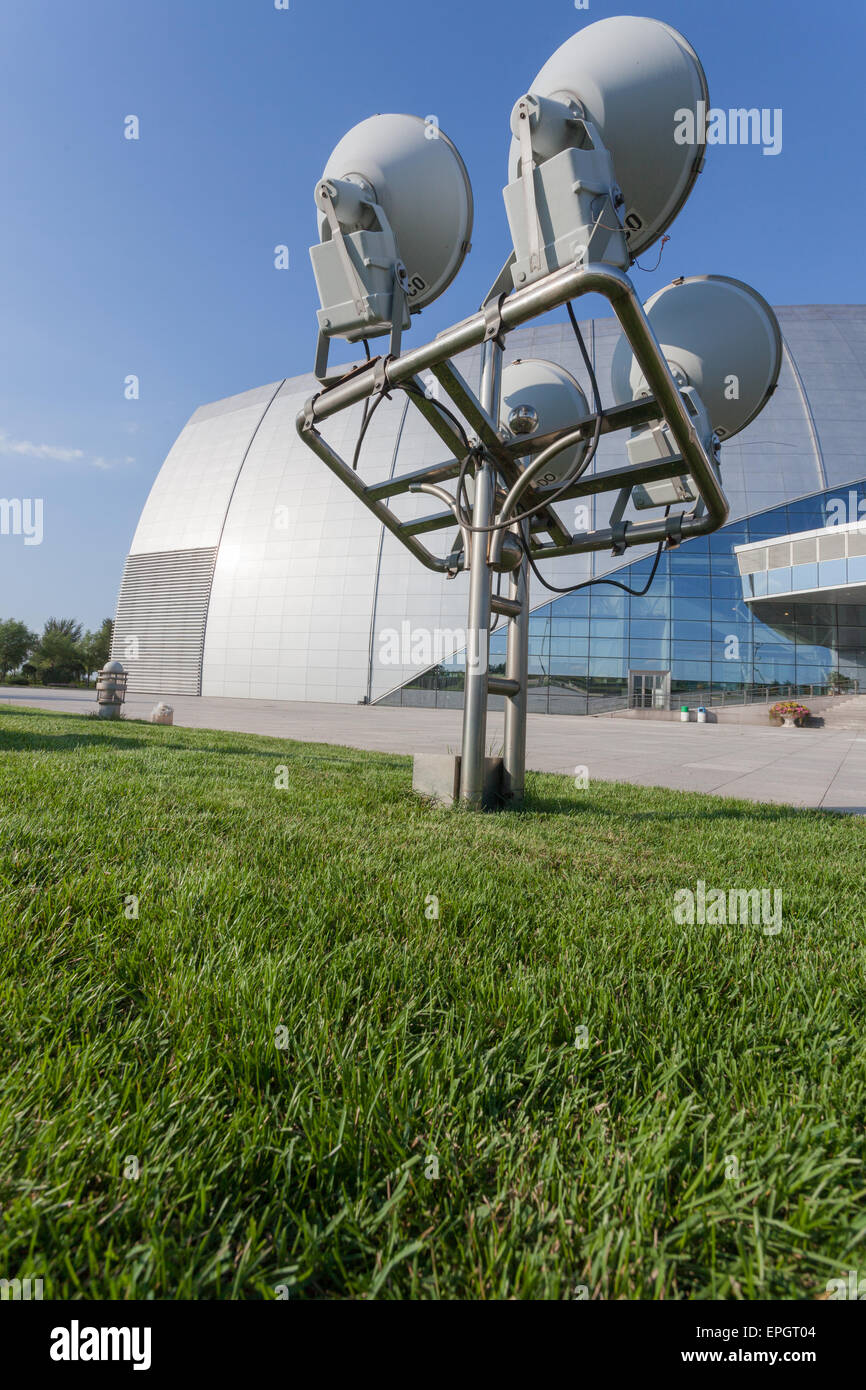 Paesaggio luci a prato di un ufficio moderno edificio. Foto Stock