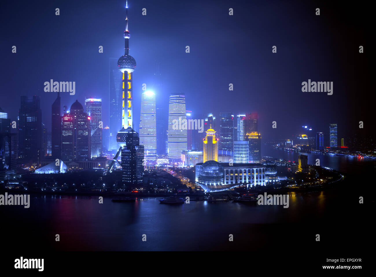 Vista notturna a Shanghai in Cina Foto Stock