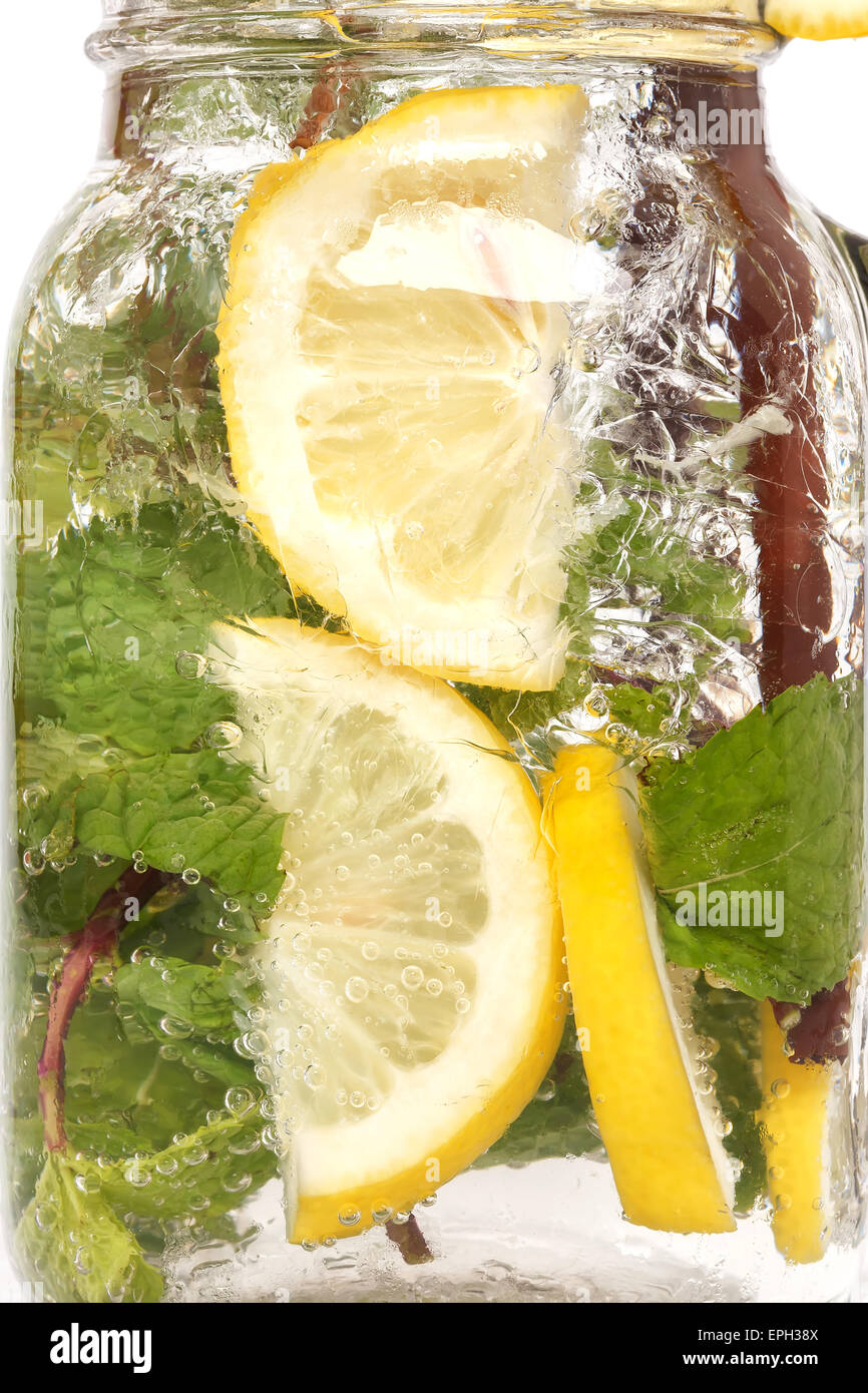 Limone menta soda rosmarino fresco drink estivo isolato di ristoro Foto Stock