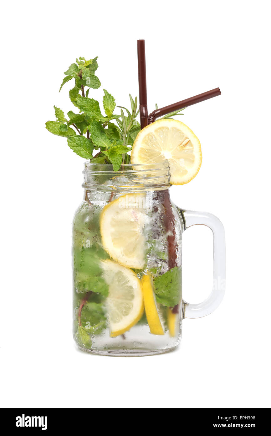 Limone menta soda rosmarino fresco drink estivo isolato di ristoro Foto Stock