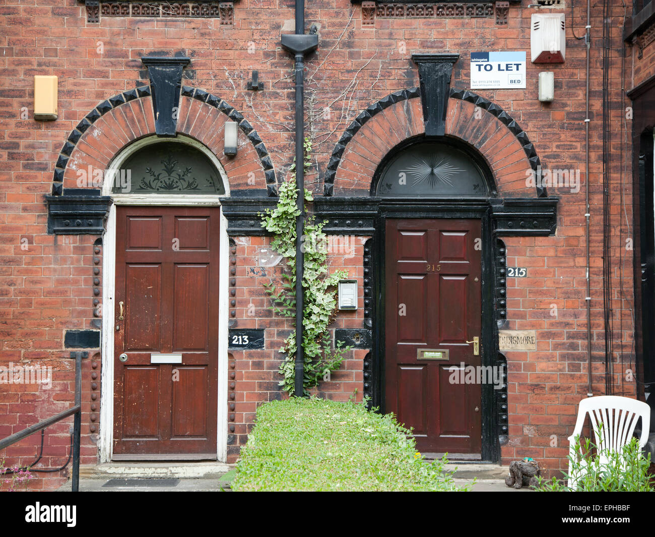 Case dello studente nel quartiere di Hyde Park di Leeds, Inghilterra. Foto Stock